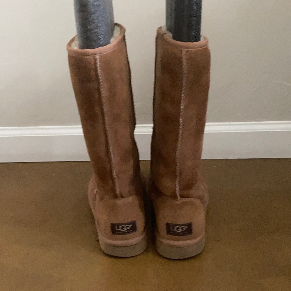 Uggs - brown - in good condition